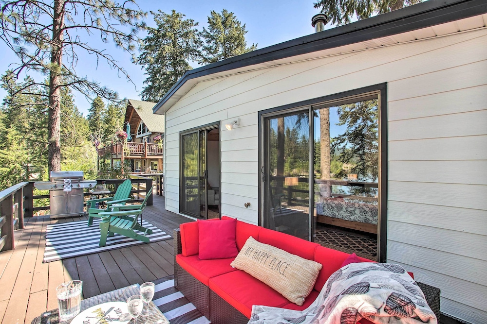Renovated Hauser Lake Retreat: Walk to Beach! view 4
