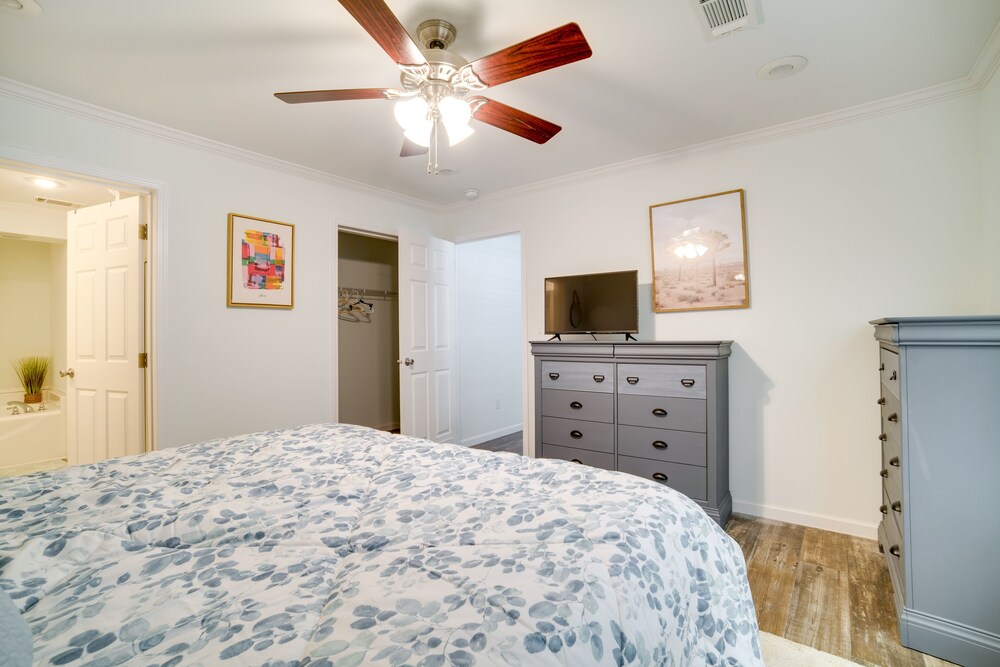 Charleston Home w/ Porch - 3 Mi to Folly Beach! view 4