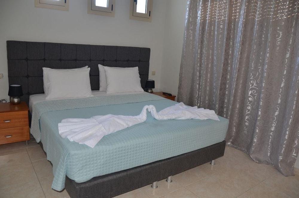 Platoni Elite Villas view 3