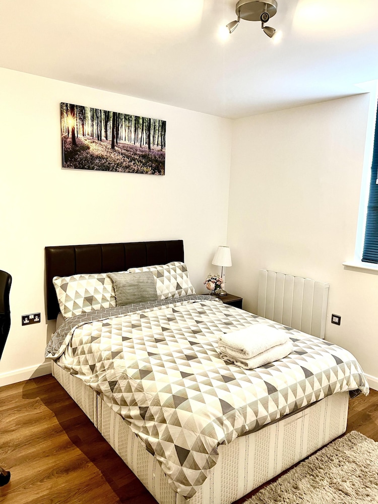 Captivating 2-bed Apartment in Bedford view 3