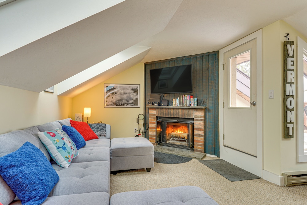 Walk to Mount Snow Resort: Unit w/ Pool & Hot Tubs