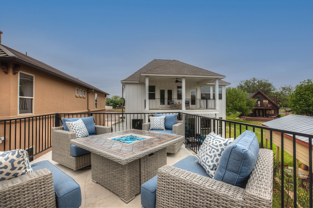 Stunning Luxury Home on Lake Lbj! - Property Image 11