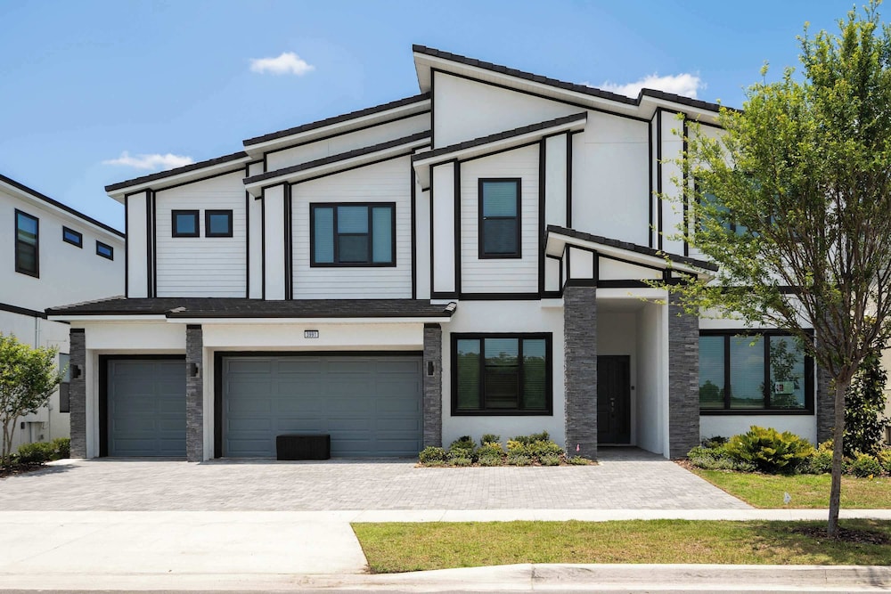 Magical 15-bedroom Villa Game Room, Theater & More!