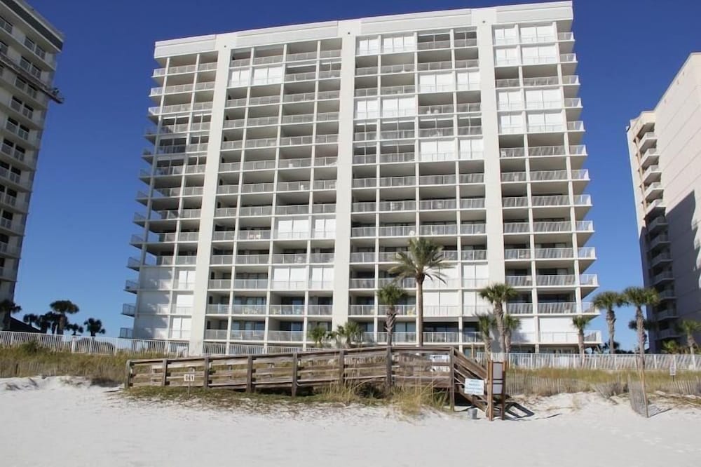 Pelican Pointe 1406