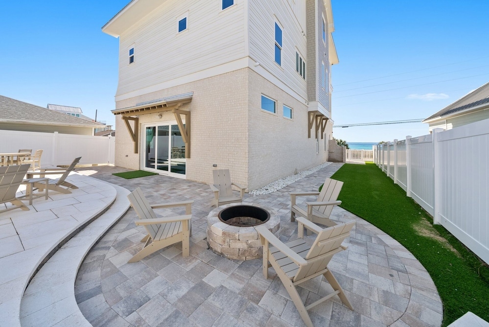 Pink Tequila Sunrise 7 Bedroom Home