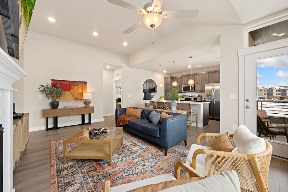 The Landmark 2 King Beds, Garage & Fireplace