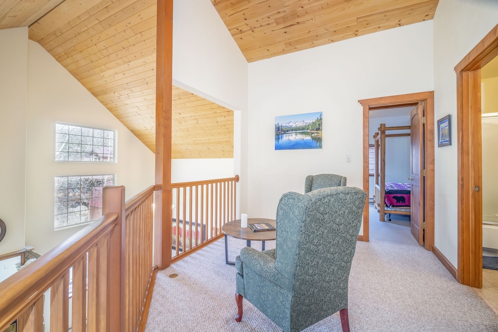 Bear Paw Lodge