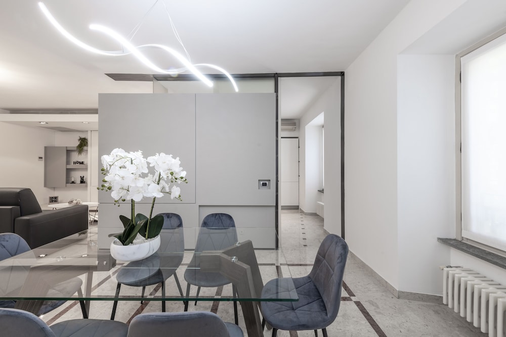 Milan Royal Suites & Luxury Apartments