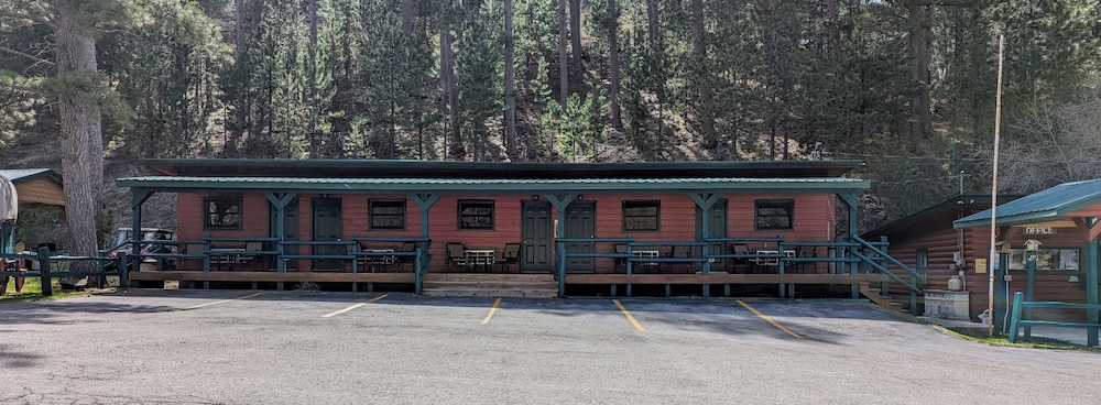 Ponderosa Pines Inn and Cabins