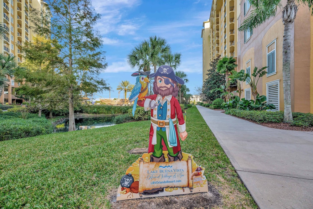 2BR Fireworks View With Pool Spa 5 Minutes to Disney