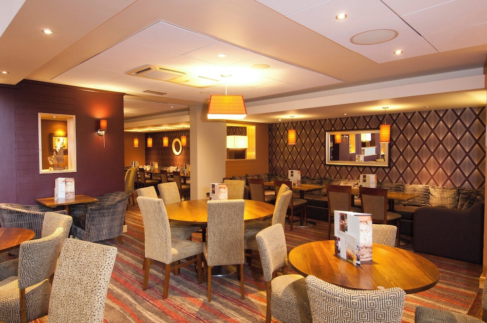 Premier Inn London Heathrow Airport T2 & T3 - Bath Road