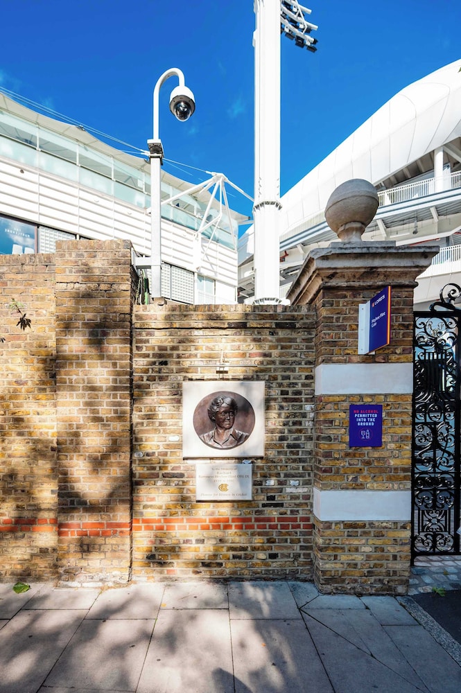 Lords Living -3 bed in Regents Park With Terrace