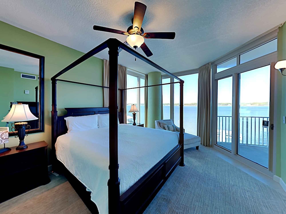 Lagoon Tower #402 view 3