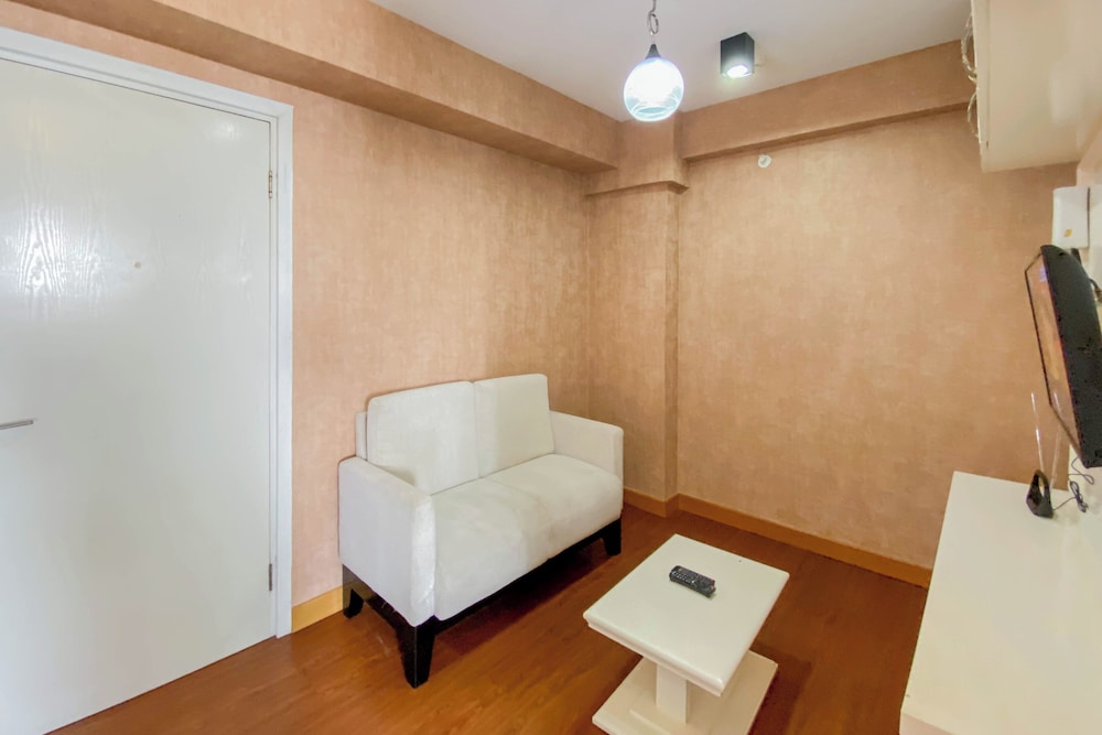 Pleasant And Modern Look 1Br Green Pramuka City Apartment
