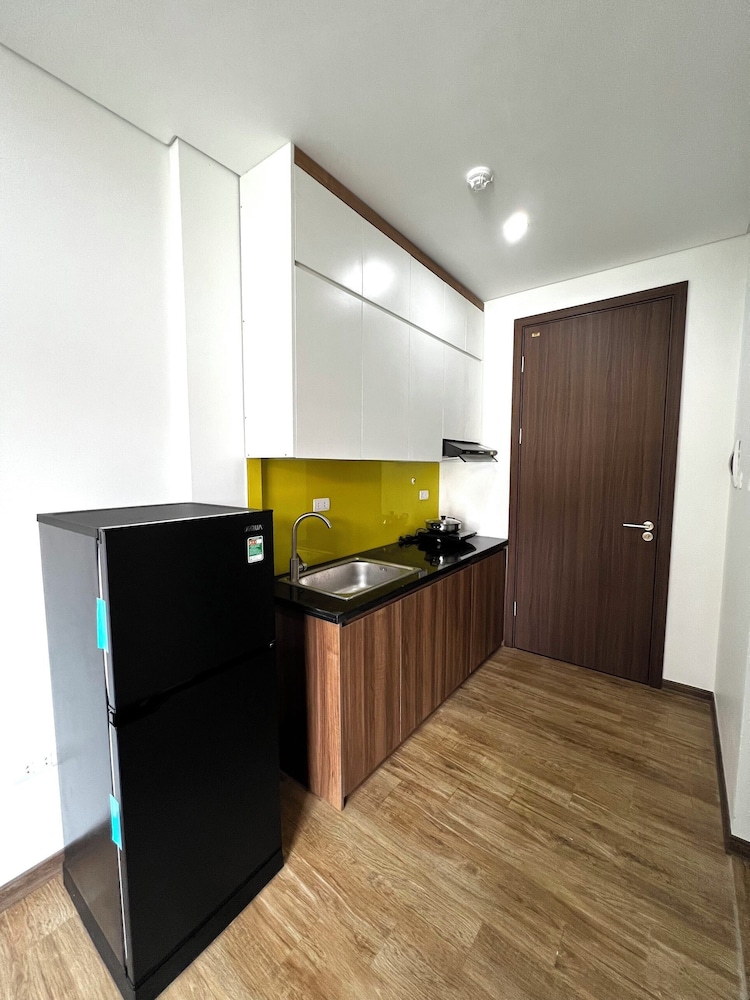 Era Apartment Lac Long Quan