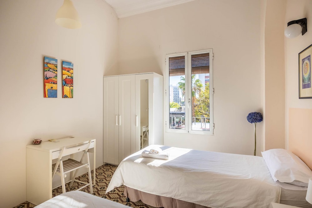 Cheerful 6 Bedroom House in Seville With Terraces