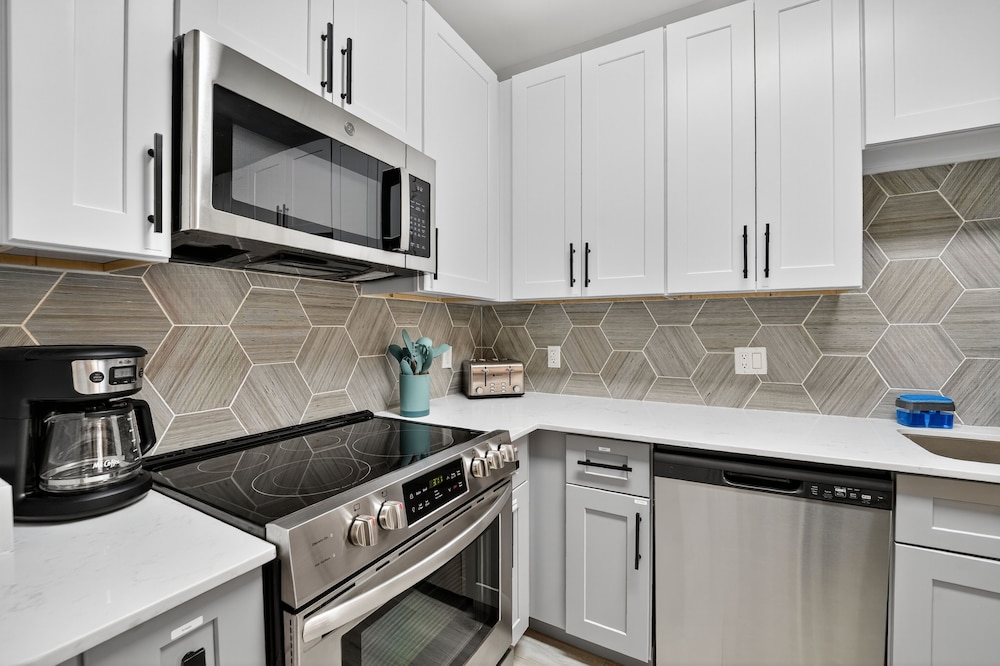 Chic 1br At Westgate Pool, Gym & Stadium Fun 1 Bedroom Apts
