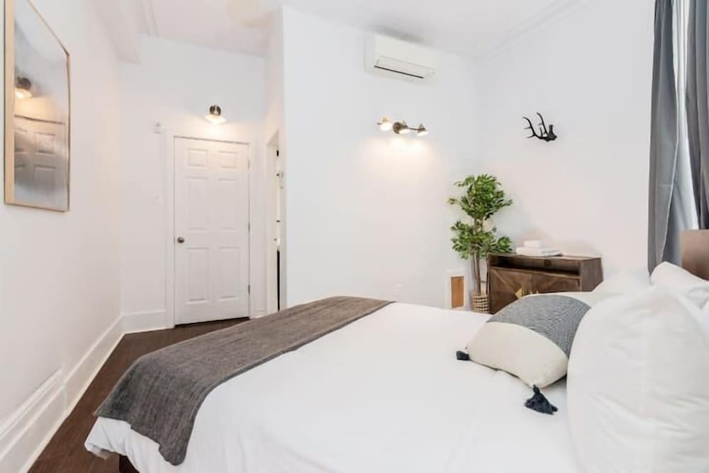 Remparts 2 Bed w Private Terrace & Sauna
