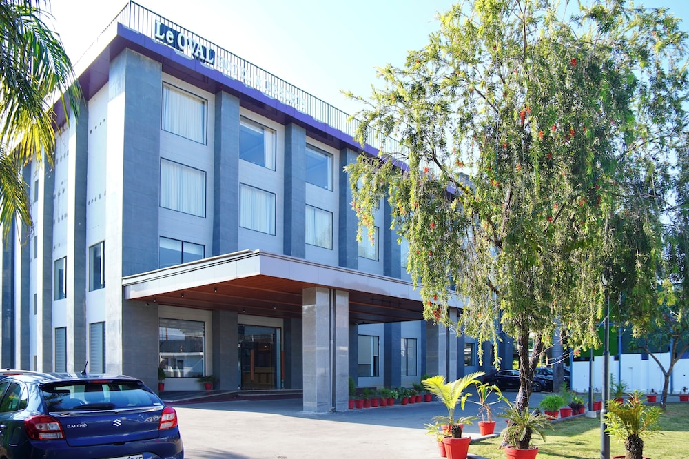 Le OVAL Hotel & Resorts