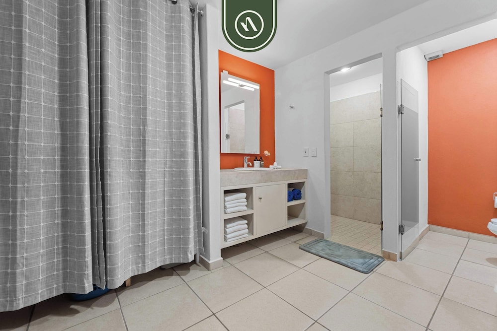 Mexican 2 BR Condo in Hotel Zone - Near the Beach