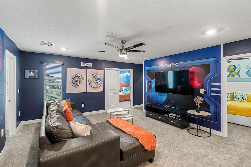ChampionsGate Resort 10 Bedroom Vacation Home - Includes resort clubhouse amenity access! 10 Home