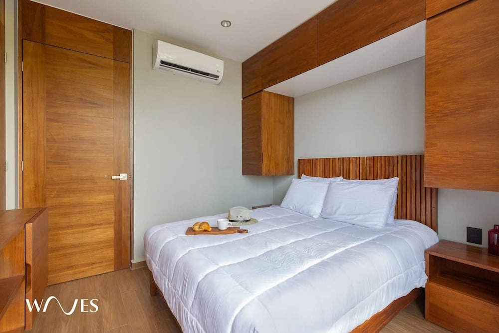 Luminous 2 BR With Roof Pool Close to Hotel Zone by Waves Management