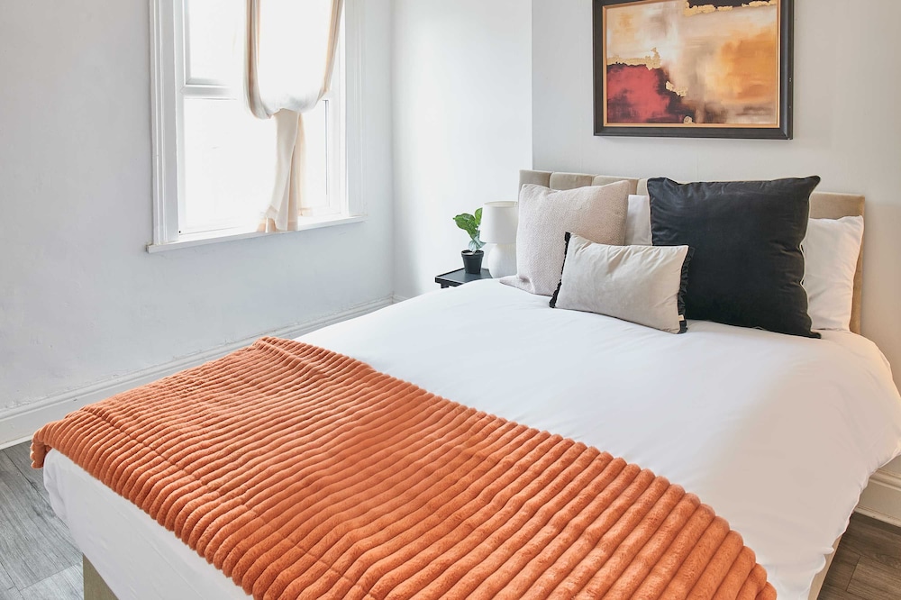 Host Stay Bishop House
