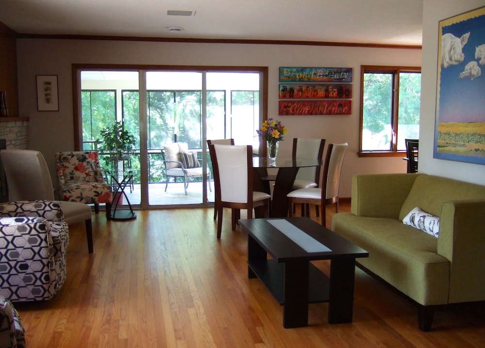 Loya's Little House Bed & Breakfast