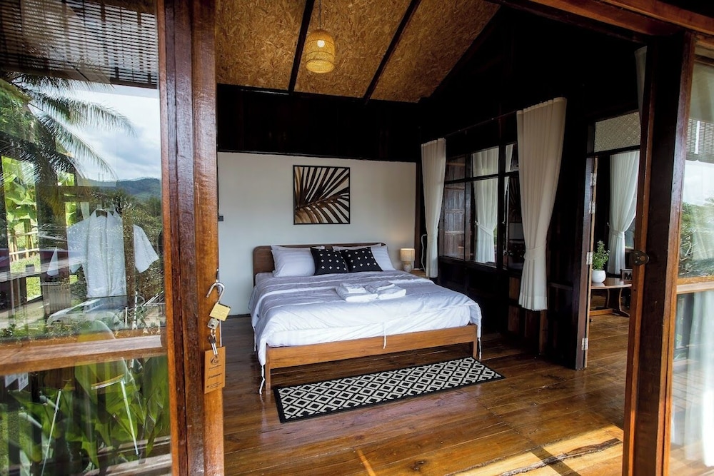 Baan Lhong View Lay