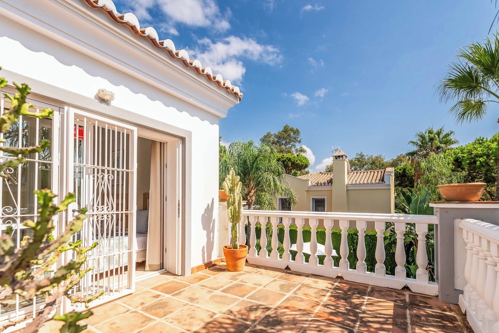 Villa Moongate