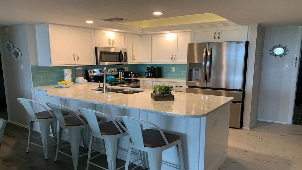 Anchorage Resort 2 Bedroom Condo 6th Flr, Beach Access, Pool 2 Condo