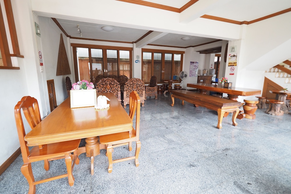 Fah Place Hotel