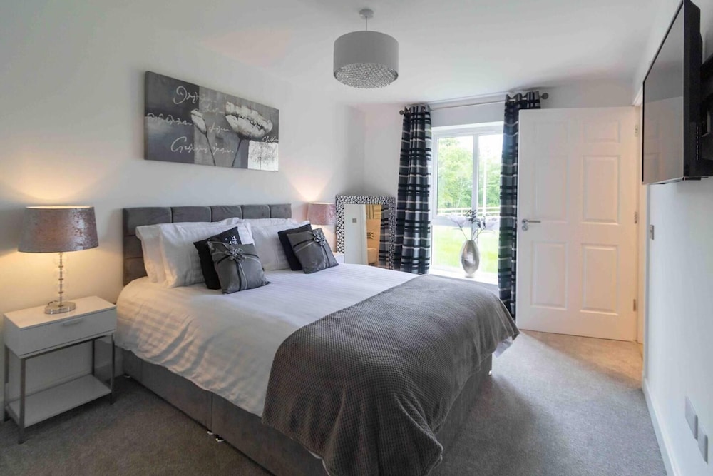 Spacious 2 Bedroom Modern Apartment in Inverness view 3