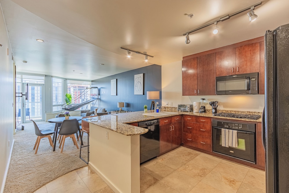 ROVE LIVING/KL - 44 Monroe