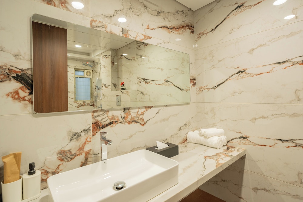 Alaya Stays - Imperial Calista 4BHK near Khandala Hills