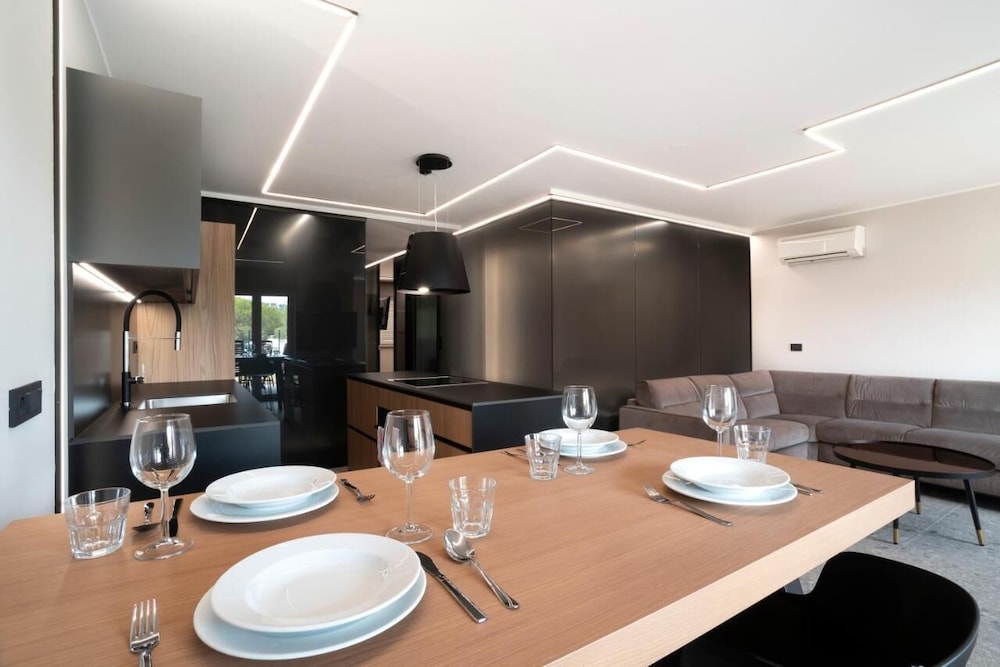 Marina Apartment with Terrace Burin 100