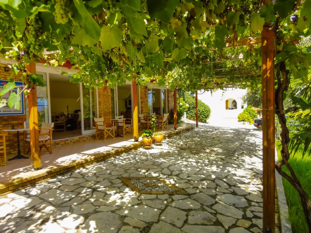 Dionysos Apartments