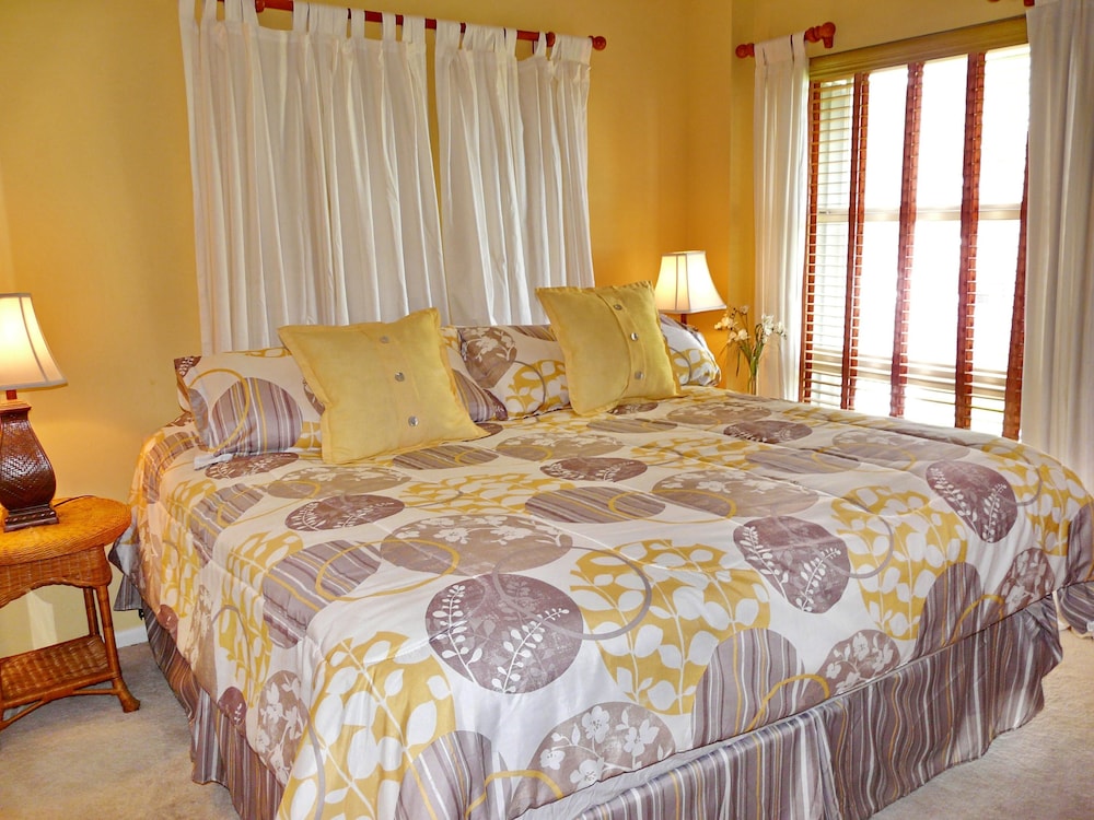 Bungalow-style Beachfront Condo With Pool