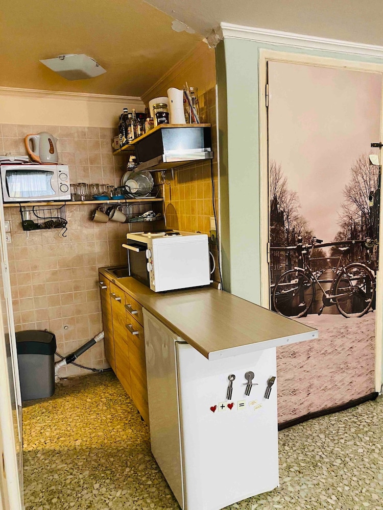 500mbps Wifi Studio 1min From Attiki Metro Station
