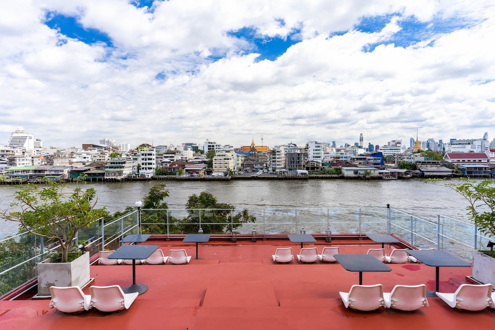 Amdaeng Bangkok Riverside Hotel 64