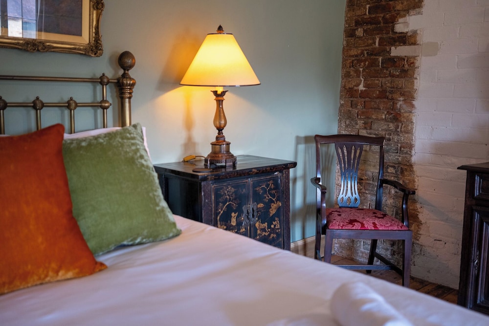 Stunning 4BD Home in Worcestershire