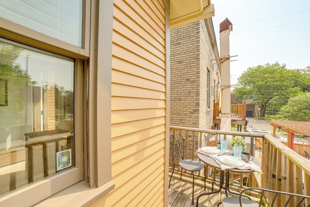 1 Mi to Dtwn Grand Rapids: Chic Condo w/ Balcony!