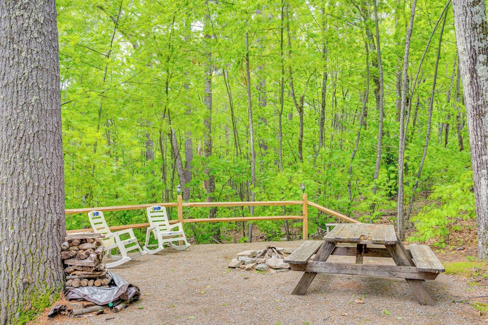Ski, Hike & Fish: Cabin w/ Hot Tub in Conway