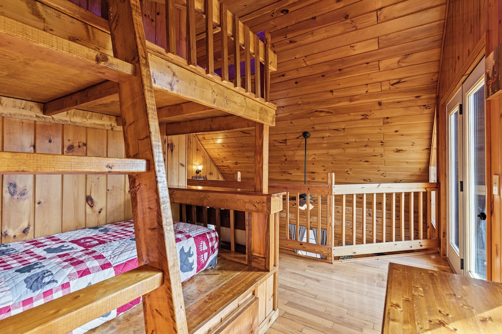 Bear Hideaway Cozy 3BR Cabin