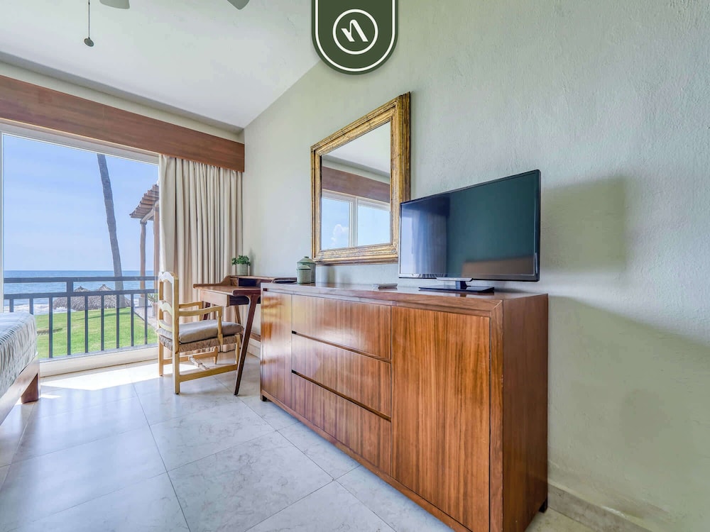 Oceanview 4 BR Condo - Pool - Beach - Terrace