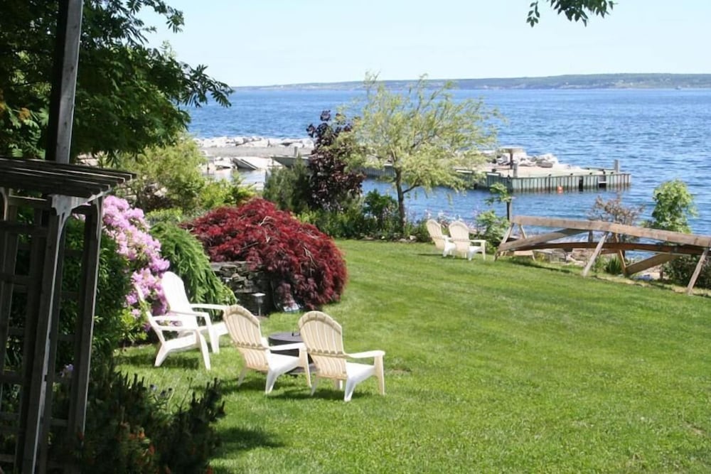 A Boat to Sea Bed & Breakfast