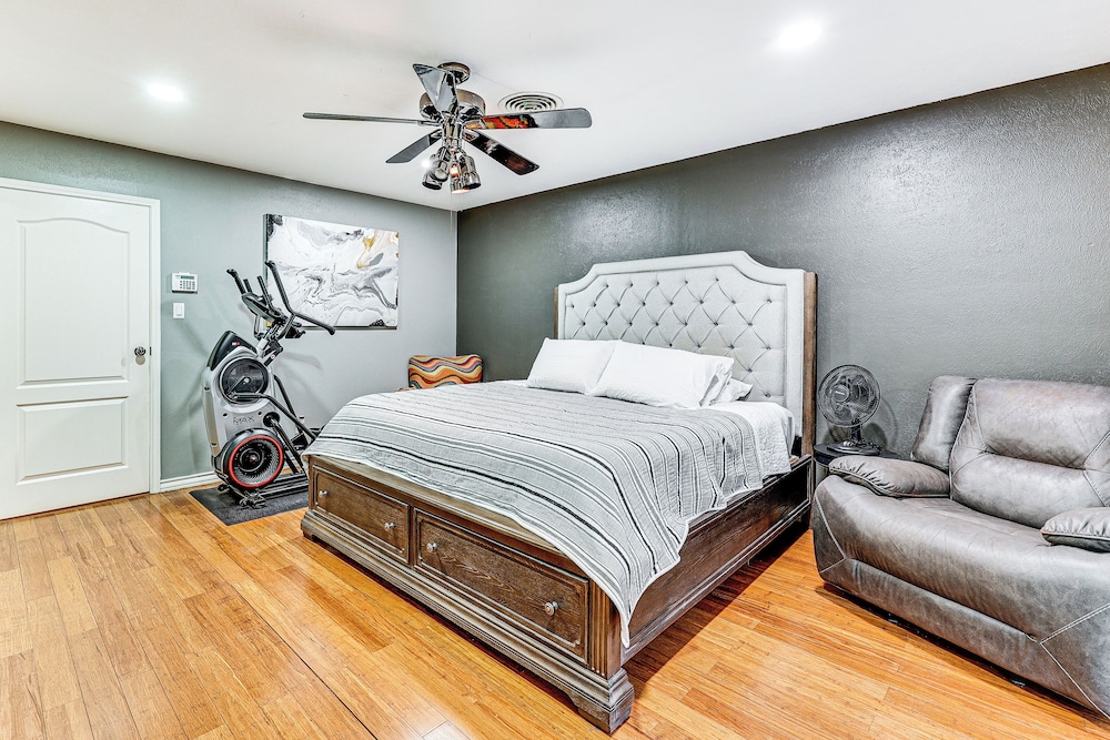 3 Mi to Downtown Mcallen: Quiet Home w/ Pool
