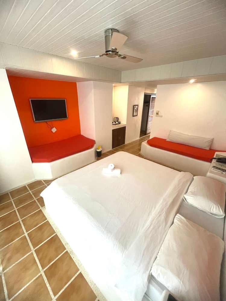 Calypso Beach & Dive Resort