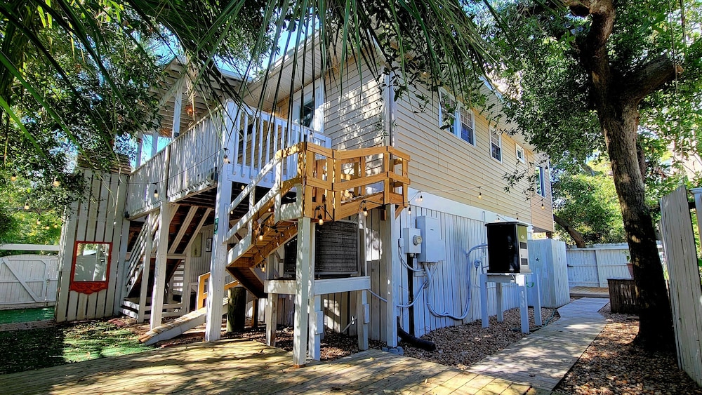 1004 2nd Avenue by Tybee Vacation Rentals