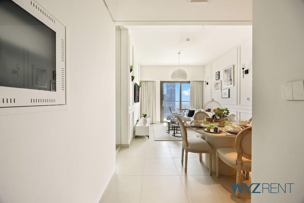 Alluring Parisian 1Br in Burj Crown